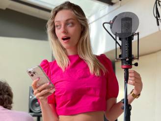 Camille zingt nieuwe begingeneriek van ‘Familie’ in: “Het voelde meteen goed aan”
