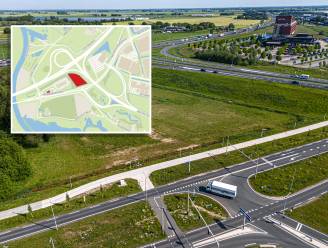 Verdeelde reacties van lezers over megaparkeerplaats langs A28: ‘Zwolle graaft langzaam zijn eigen graf’
