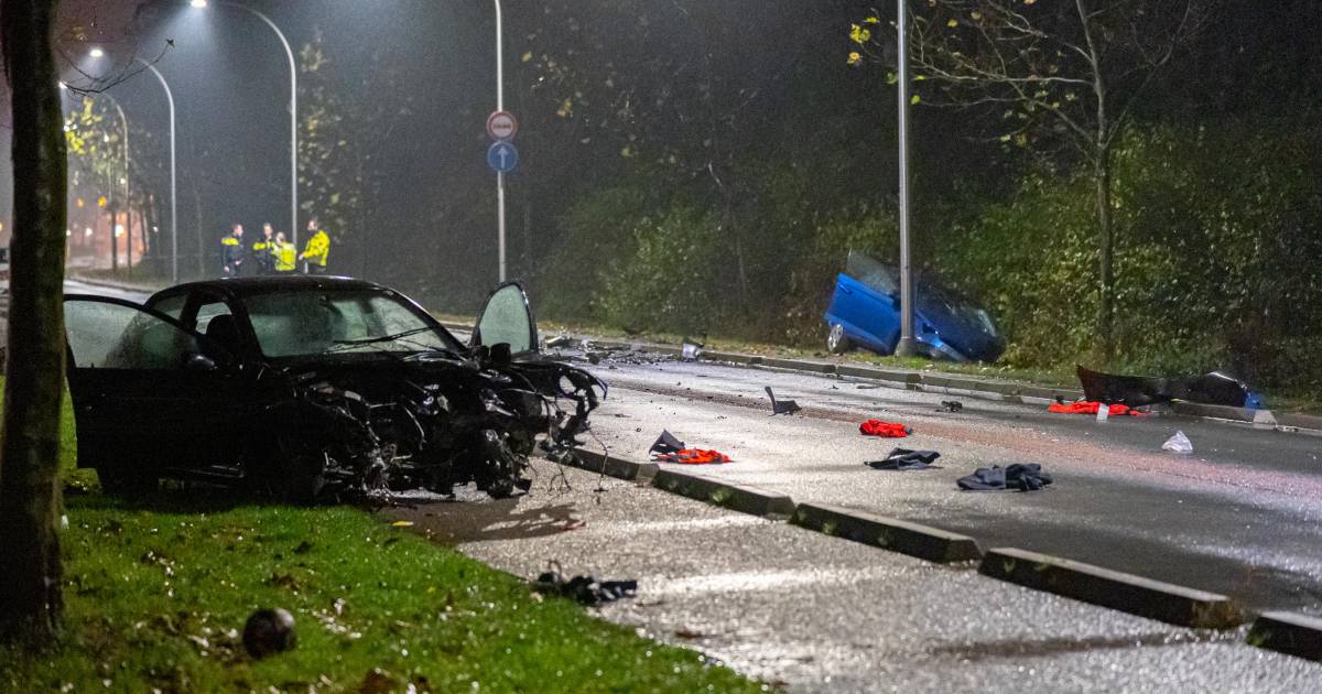 Gewonden door frontale botsing in Druten, brokstukken verspreid over de weg.