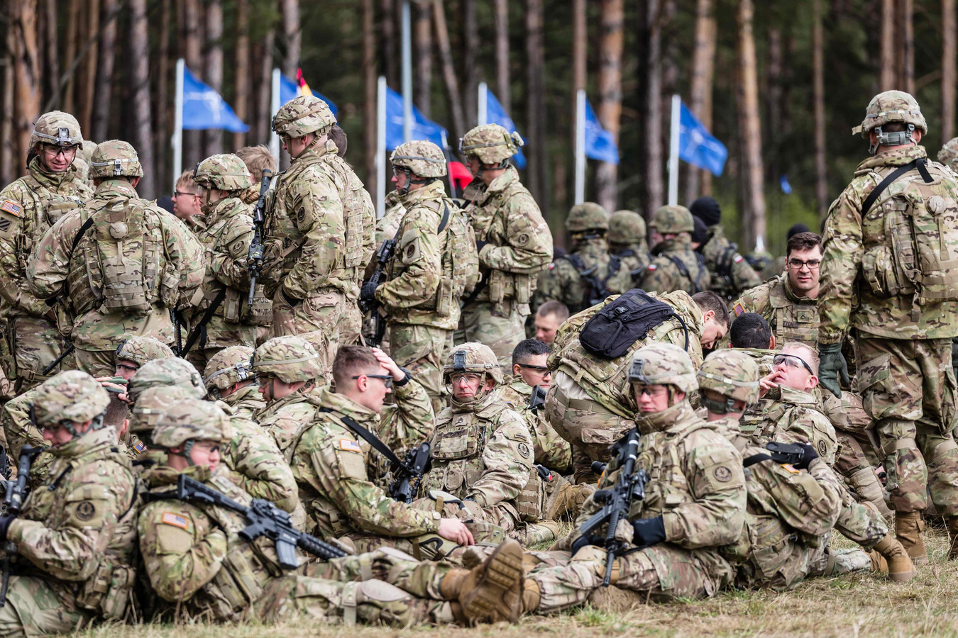 Военные военные большая тренировка