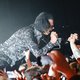 Nick Cave valt van podium tijdens optreden