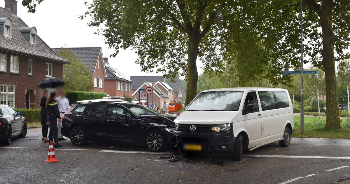 Bestuurder raakt gewond bij botsing op druk kruispunt in Kerkdriel, tweede slachtoffer sinds weekend.