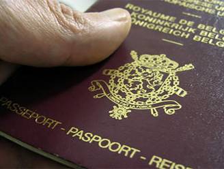 Hele markt voor identiteitsbewijzen op 'dark web': een gestolen paspoort? Dat is dan 9 euro
