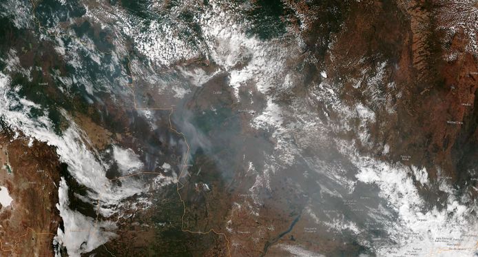 De brandhaarden in het Amazonewoud zijn zichtbaar vanuit de ruimte, deelde NASA op Twitter.