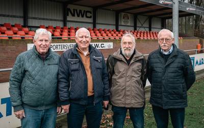 NWC-nestors met aan de ene voet een voetbalschoen en de andere ’n klomp: ‘Beter schieten leer je nie