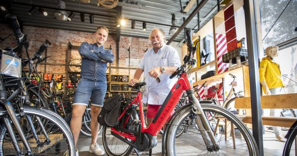 „Mijn vrouw belde de politie, maar die wilde niet meteen komen" In plaats van zeuren 'dat e-bikes niet met een tweede kettingslot zijn vastgezet aan een paal, boom of hek', kun je beter dáár wat aan doen als je diefstal wil indammen... .