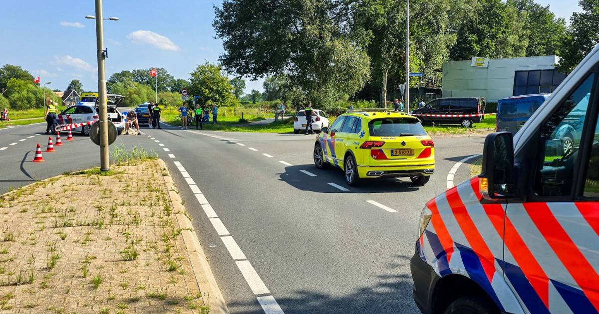 Fietsster door omstanders gereanimeerd na ernstig ongeval in Losser, N731 volledig afgesloten.