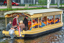 De rondvaartboot vertrekt richting Van Berkel.