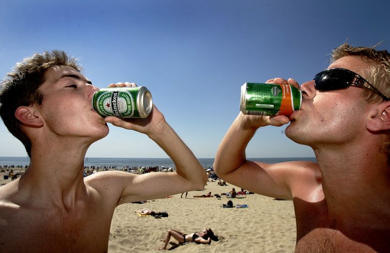 Zon, zee en Heineken in Egmond. Beeld anp