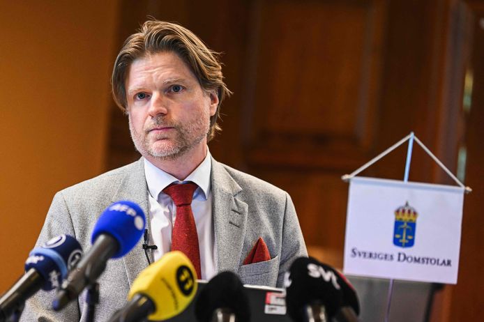 Rechter Mans Wigen vandaag tijdens een persconferentie  in de rechtbank in Stockholm na het verdict in het proces tegen de twee spionerende broers.