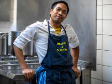 Nanang (37) leefde op straat, maar heeft nu een studio en hij kookt voor daklozen: ‘Ik wil helemaal opnieuw beginnen’