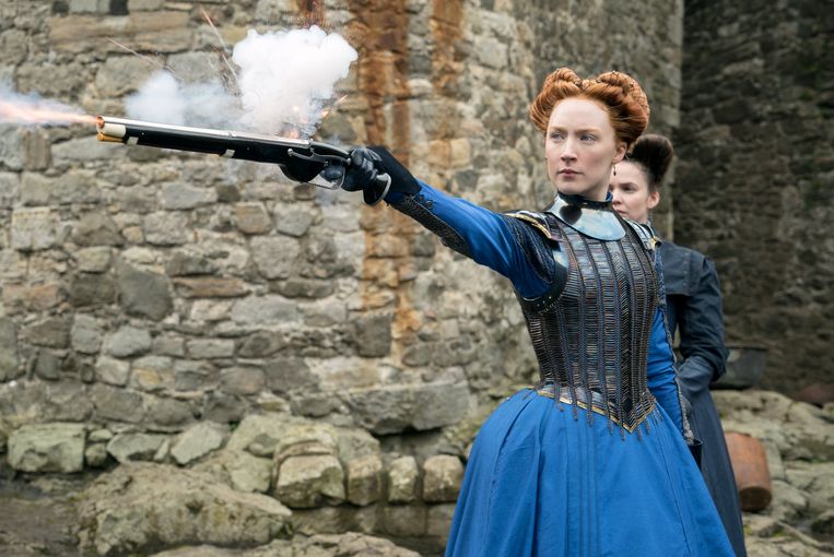 Saoirse Ronan is Mary Stuart in Mary Queen of Scots. Beeld 