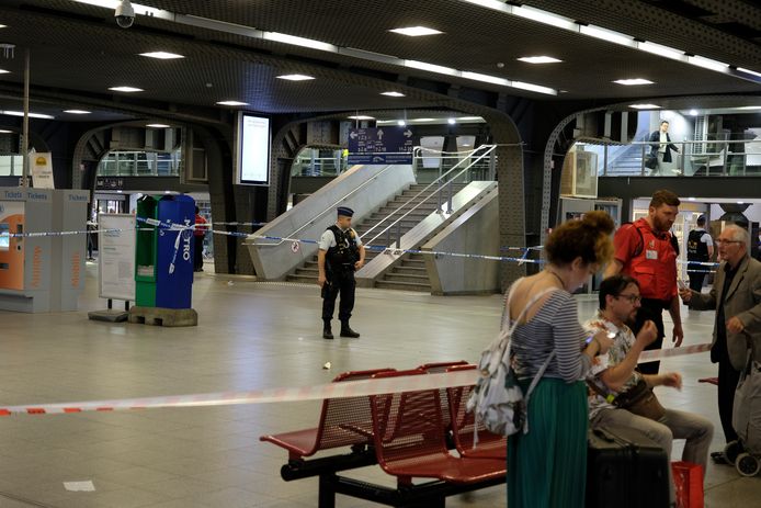 ontruiming Brussel Zuid: politie sluit een deel van het station af