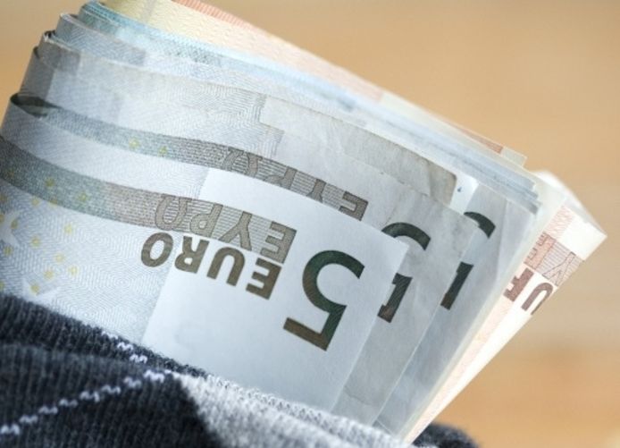 Voorstel Of Pittig 5 eurobiljetten bijna nergens meer te pinnen | Default | gelderlander.nl
