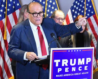 Rudy Giuliani, avocat de Trump, interdit d’exercer
