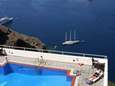 L'île paradisiaque de Santorin essaie d'ignorer la crise