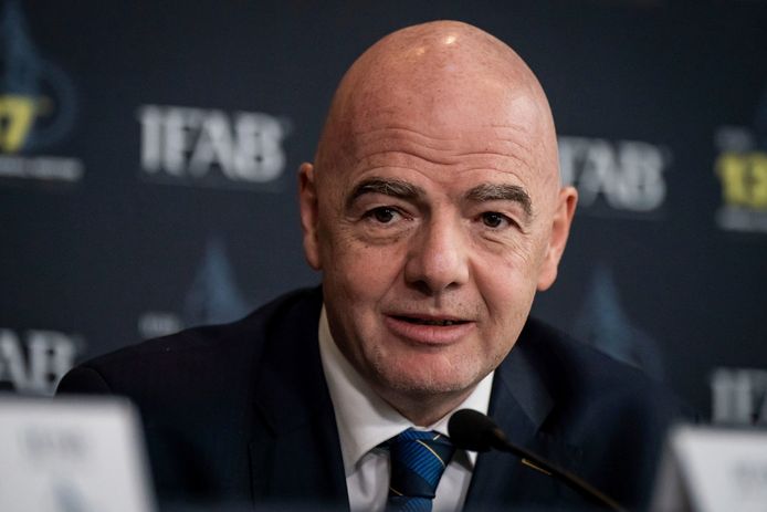 FIFA-voorzitter Gianni Infantino schaarde zich op het IFAB-congres achter de invoering van de WK-procedure over de blessuretijd.