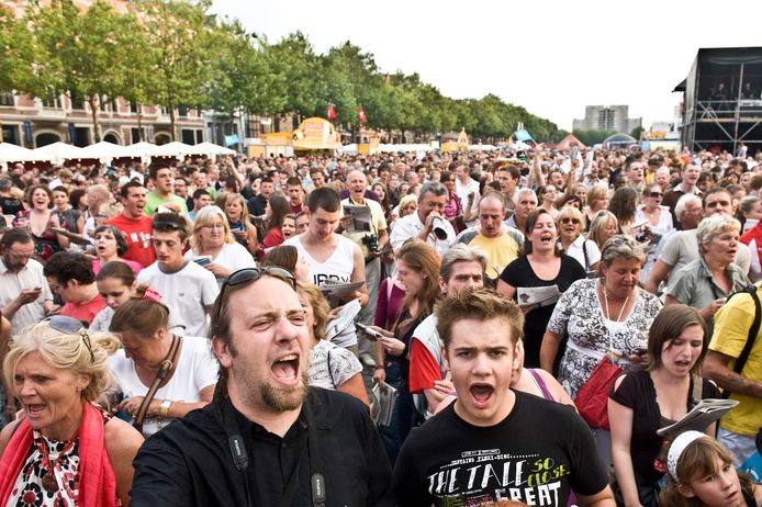 Antwerpen Zingt speelde zich vroeger af op de Gedempte Zuiderdokken, die momenteel worden omgebouwd tot een nieuw park.