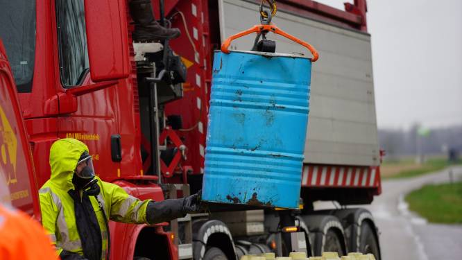Grote hoeveelheid drugsvaten gedumpt in Hank