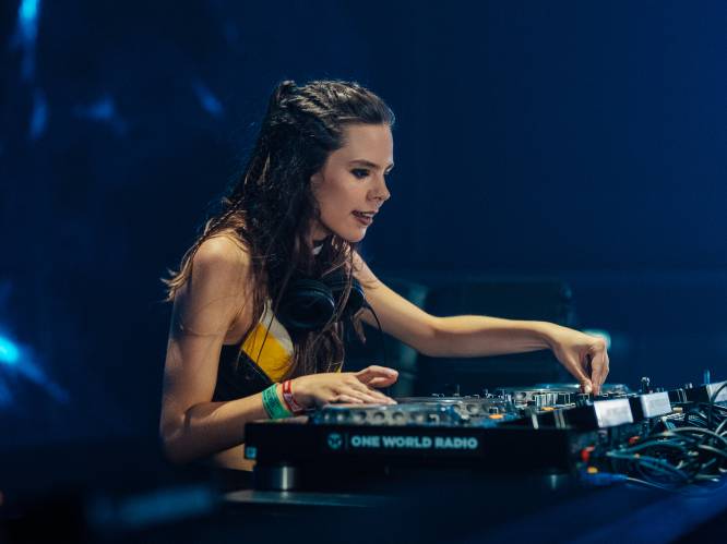 Dj Amber Broos mist haar optreden op Tomorrowland Brazilië: “Ik ben er écht kapot van”
