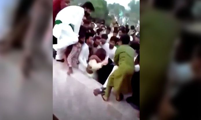 Groepsaanranding Pakistan.