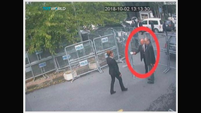 Het laatste beeld van Jamal Khashoggi, toen hij het consulaat binnenstapte.