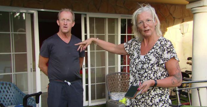 Jacob en Jennie in discussie over de opslagkamer.