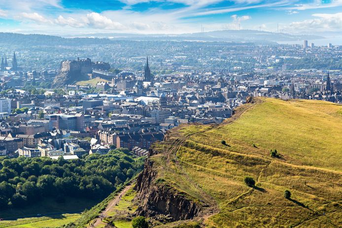 Arthur's Seat met uitzicht over Edinburgh