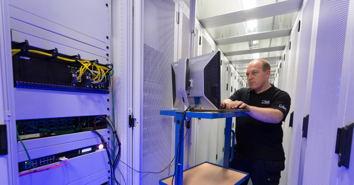 Danny (45) works in a data center: ‘If a server fails, it costs the company a lot of money’ |  What does a…