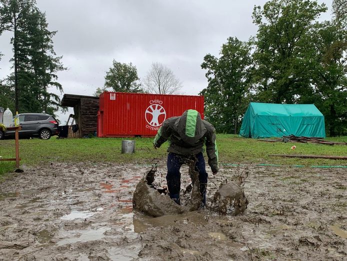 Het kamp van chiro Ottenburg is een modderbad geworden.