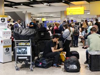 Chaos op Britse luchthavens kan na storing “nog dagen duren”