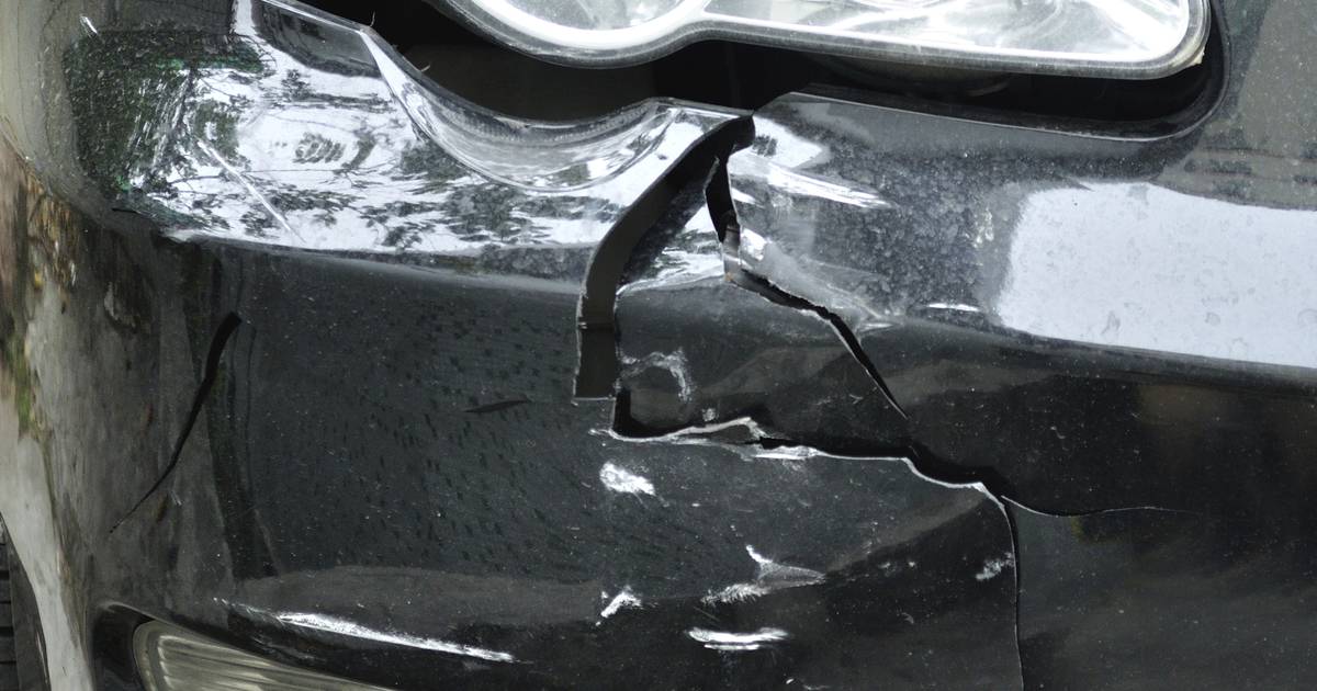 Fietsster raakt zwaargewond bij aanrijding met auto in Uden.