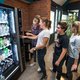 Fruittelers willen suikertaks op vruchtensap voorkomen: maar is sap gezonder dan frisdrank?