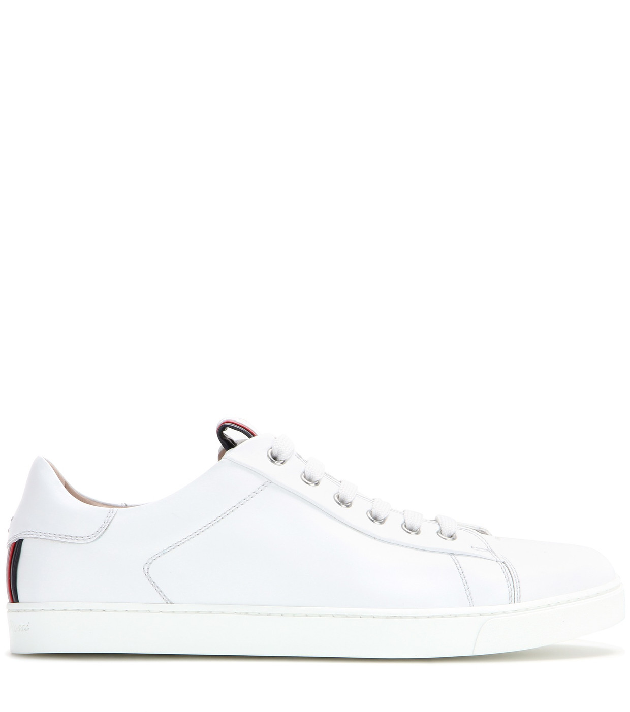 Witte leren sneaker van Gianvito Rossi, € 470. mytheresa.com Beeld Gianvito Rossi