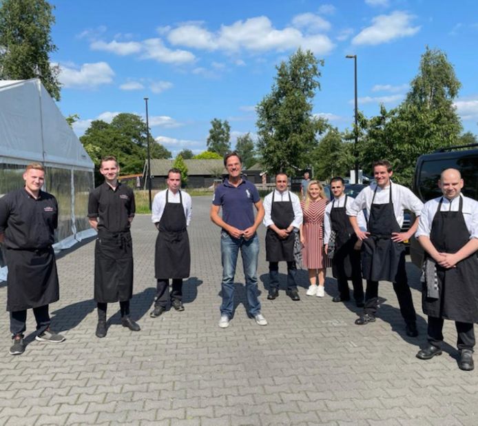 Mark Rutte at dondermiddag bij bistro De Kruidentuin.