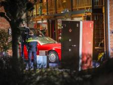 Politie-inval bij autobedrijf Apeldoorn: beruchte eigenaar en zoon al eerder veroordeeld tot jarenlange gevangenisstraffen