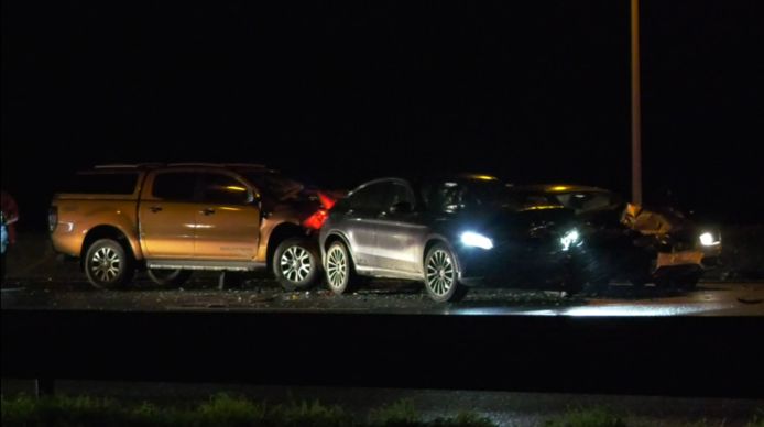 Er reden in totaal vijf wagens op elkaar in.
