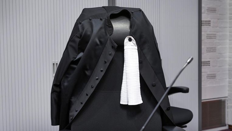 Een toga met bef in de rechtszaal in het paleis van justitie in Den Haag. Beeld anp
