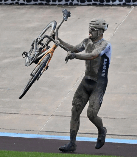 Vive émotion pour Sonny Colbrelli: images incroyables sur le Vélodrome de Roubaix