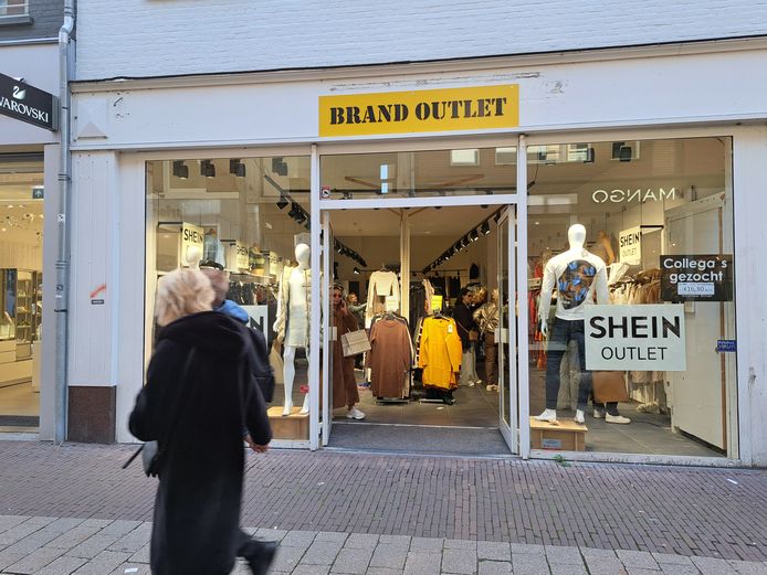 Outlet met extreem goedkope kleding lekker shoppen of een schande Dit vindt u ervan Bettine Winters gelderlander