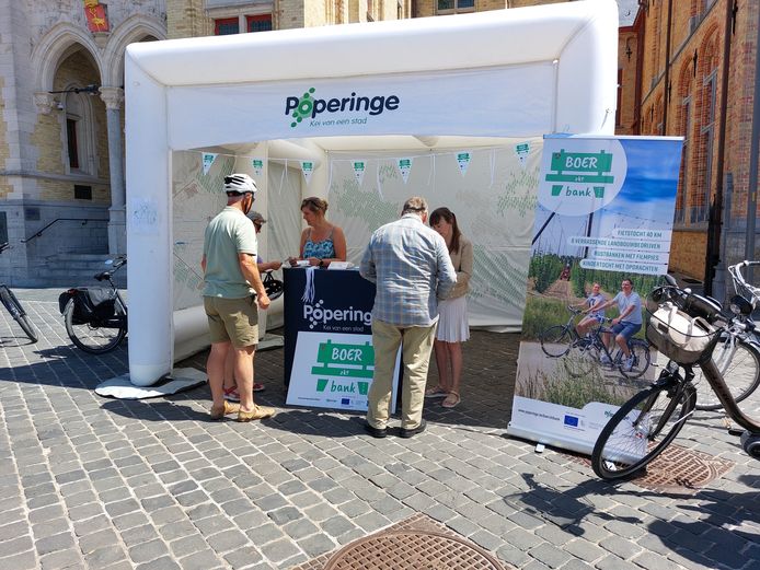 Stad Poperinge heeft een fietstocht ‘Boer zkt Bank’ langs zes landbouwbedrijven gelanceerd.