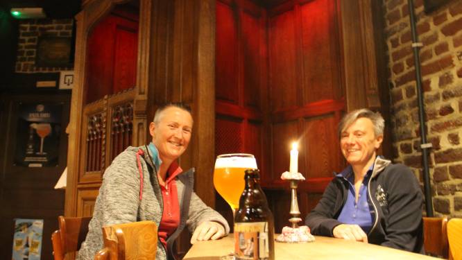 Ann en Nathalie zoeken noodgedwongen overnemer voor café Den Biechtstoel: “Uiteraard gaan we de zaak missen. Aan onze toog zijn zelfs koppels gevormd”