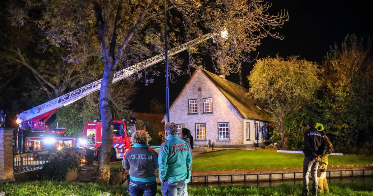 Brand in woning met rieten dak in Hoogblokland onder controle