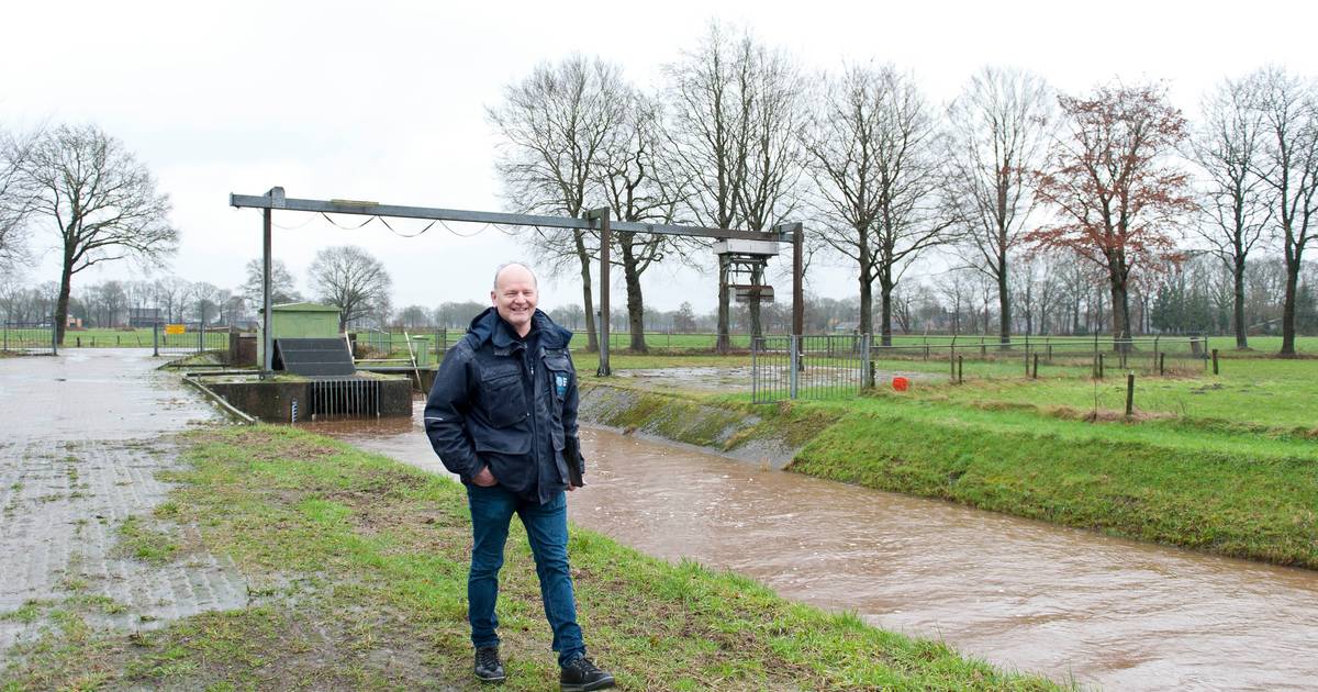 André Koekkoek geniet van verfijnd watersysteem in Salland: ‘Daar hebben we nu profijt van’