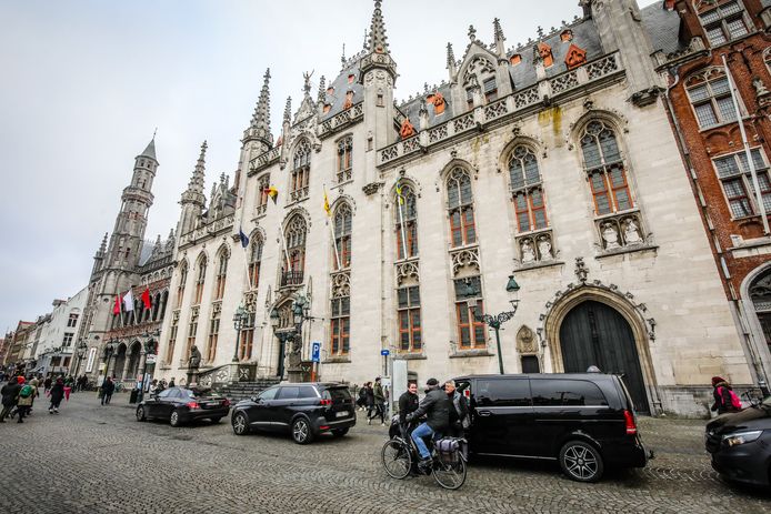 Het statige pand op de Markt zal een grondige opknapbeurt krijgen.