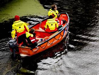 Kabinet stuurt reddingsboten, waterpompen en vesten naar overstroomd rampgebied Oekraïne