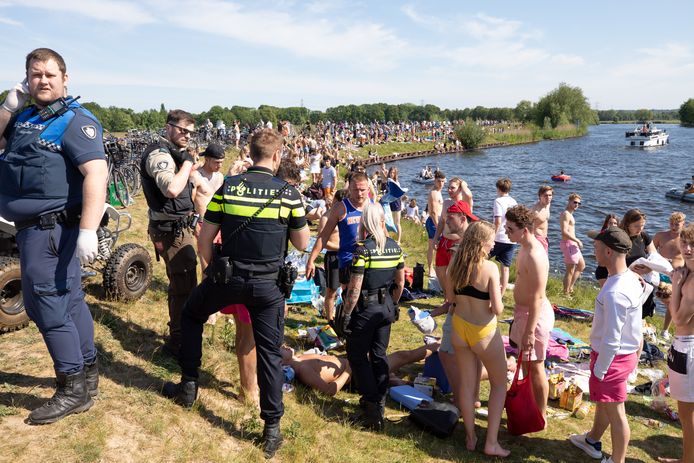 Enorme drukte langs de Eem bij Soest met Hemelvaartsdag.