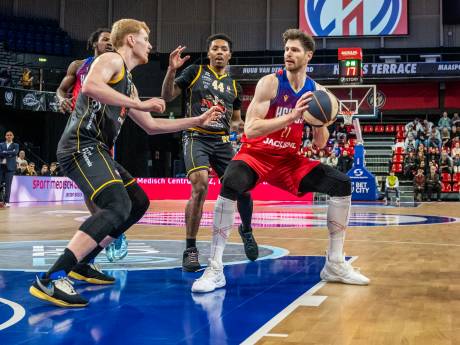 Filou Oostende maatje te groot voor Heroes, Bossche basketballers verliezen opnieuw van ongeslagen Belgische koploper 