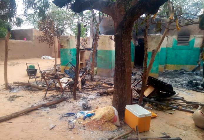 Bij een aanval op dit Malinese dorp kwamen meer dan 100 mensen om.