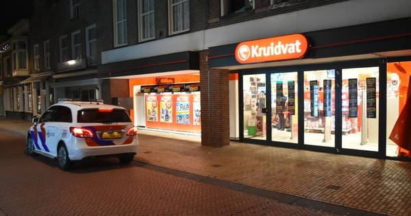 Overval op Kruidvat in Steenwijk: dader gaat er vandoor met 2 telefoonkaarten.